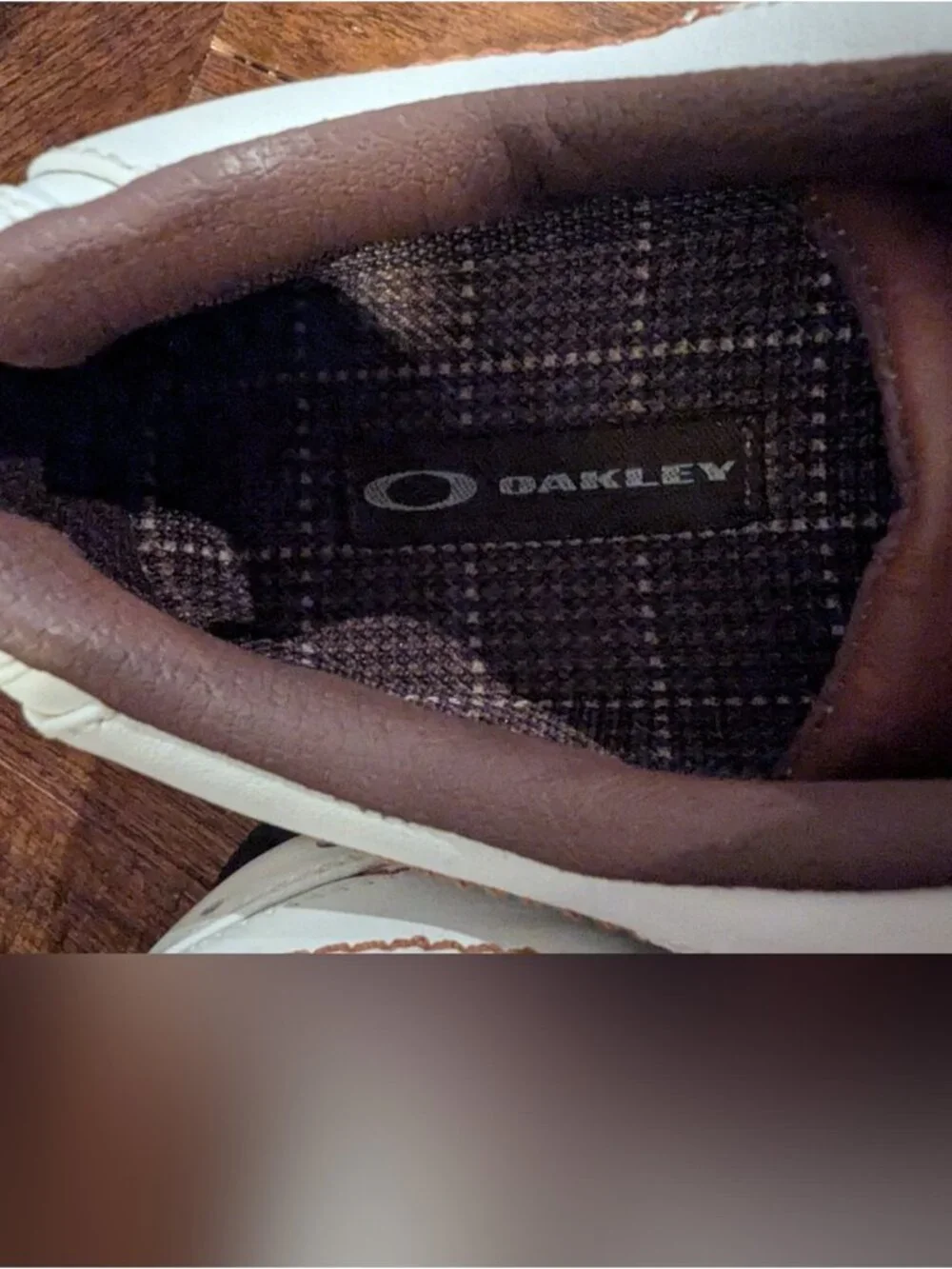 Oakley men size